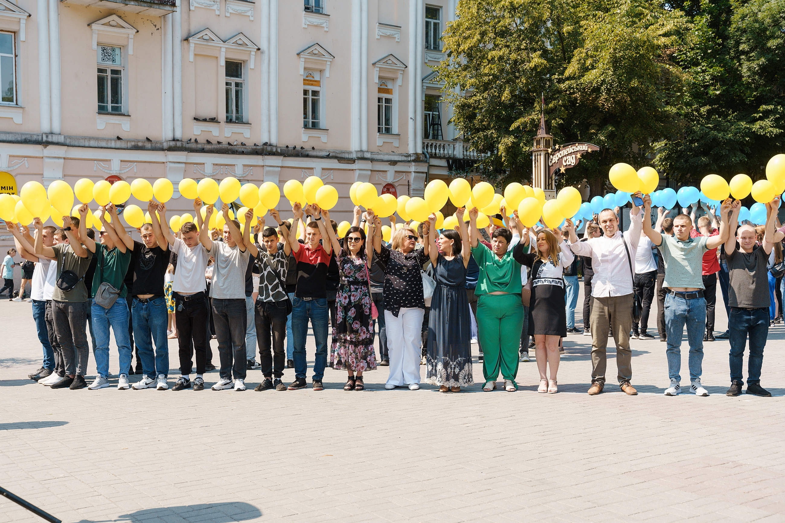 Вінничани створили живий літак - вшанували пам'ять жертв ракетного обстрілу