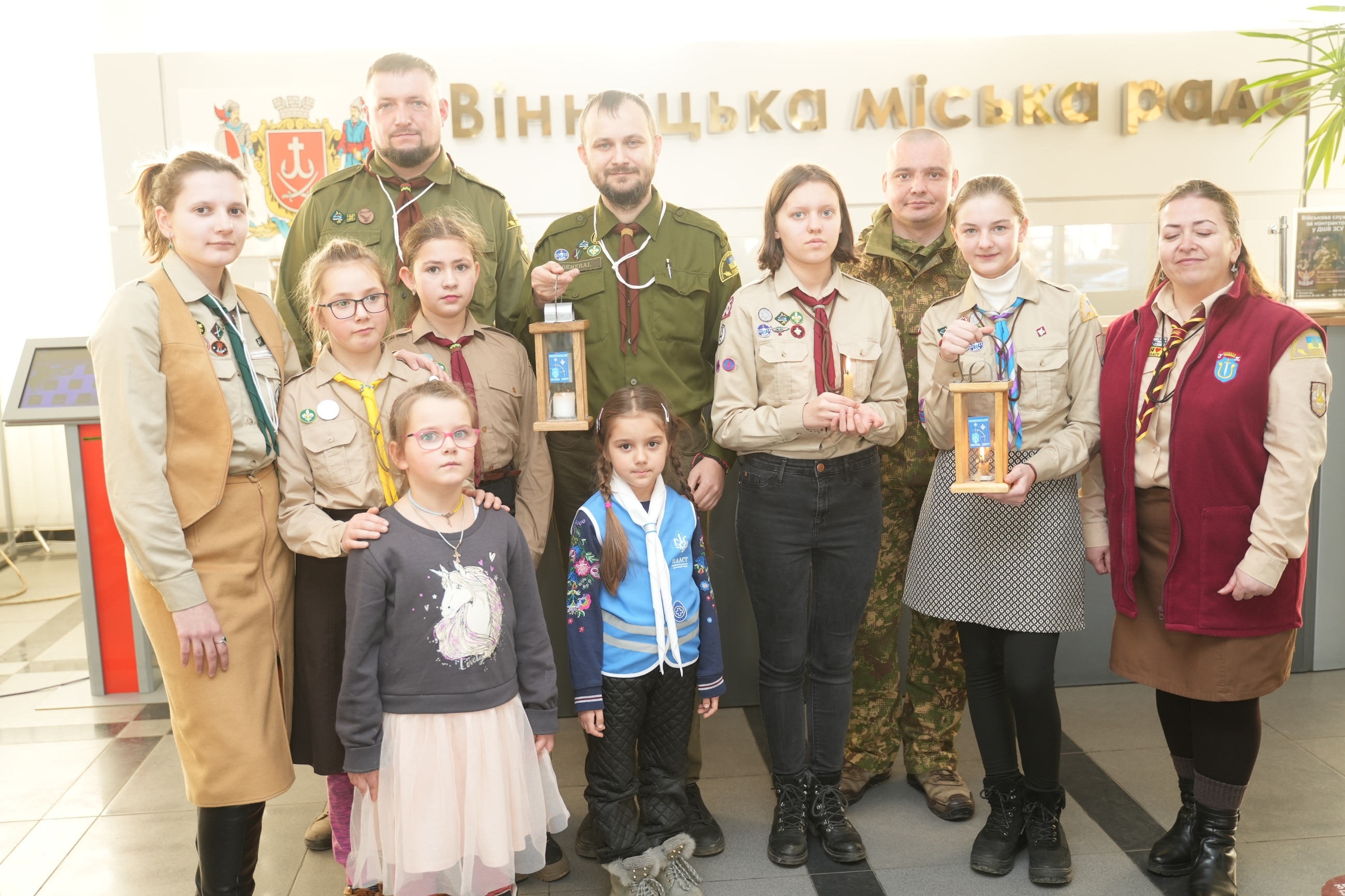 У Вінниці лампадку з Вифлеємським вогнем Миру передали Захиснику