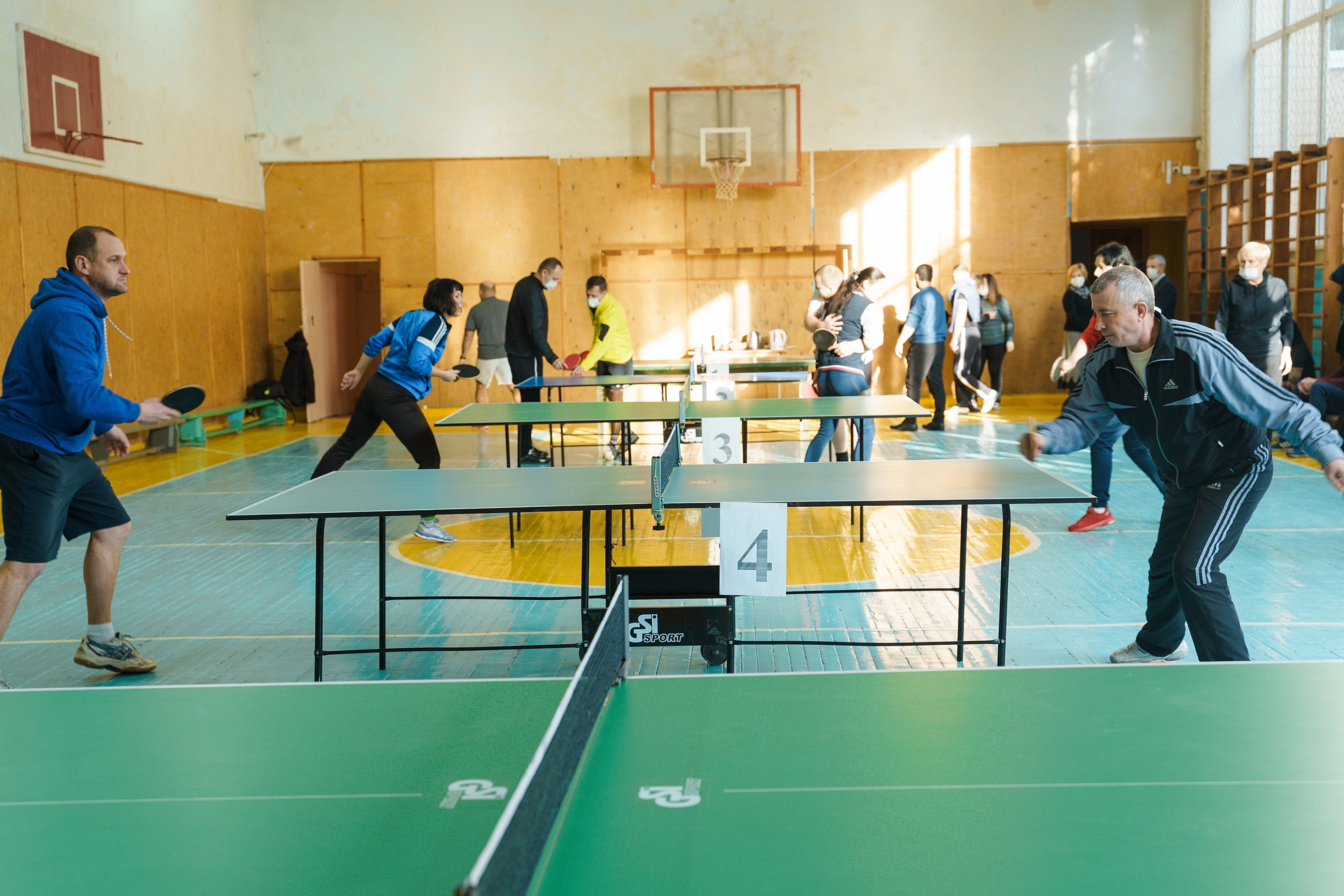 Вінницькі вчителі змагалися у турнірі з настільного тенісу