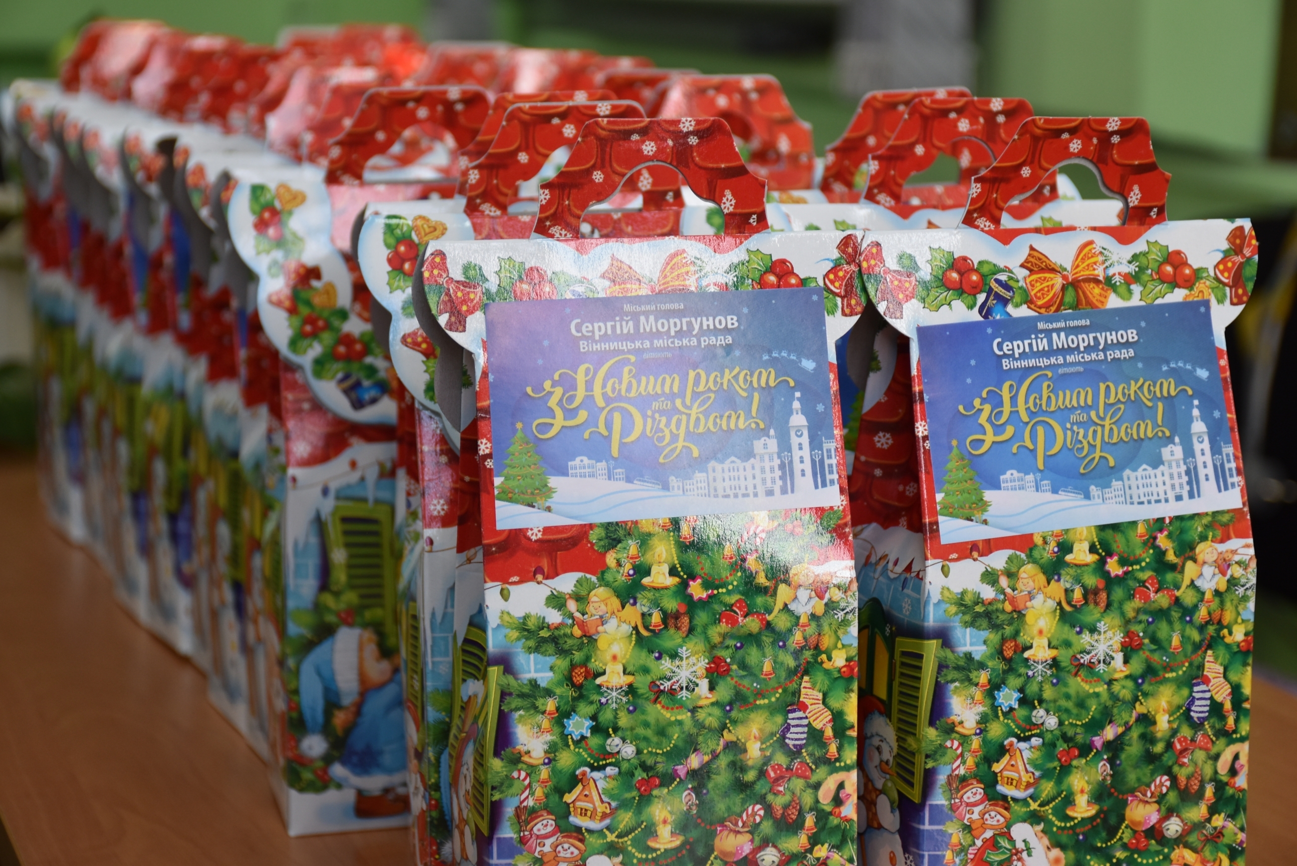 Понад 50 тисяч дітей Вінниці отримали новорічні подарунки