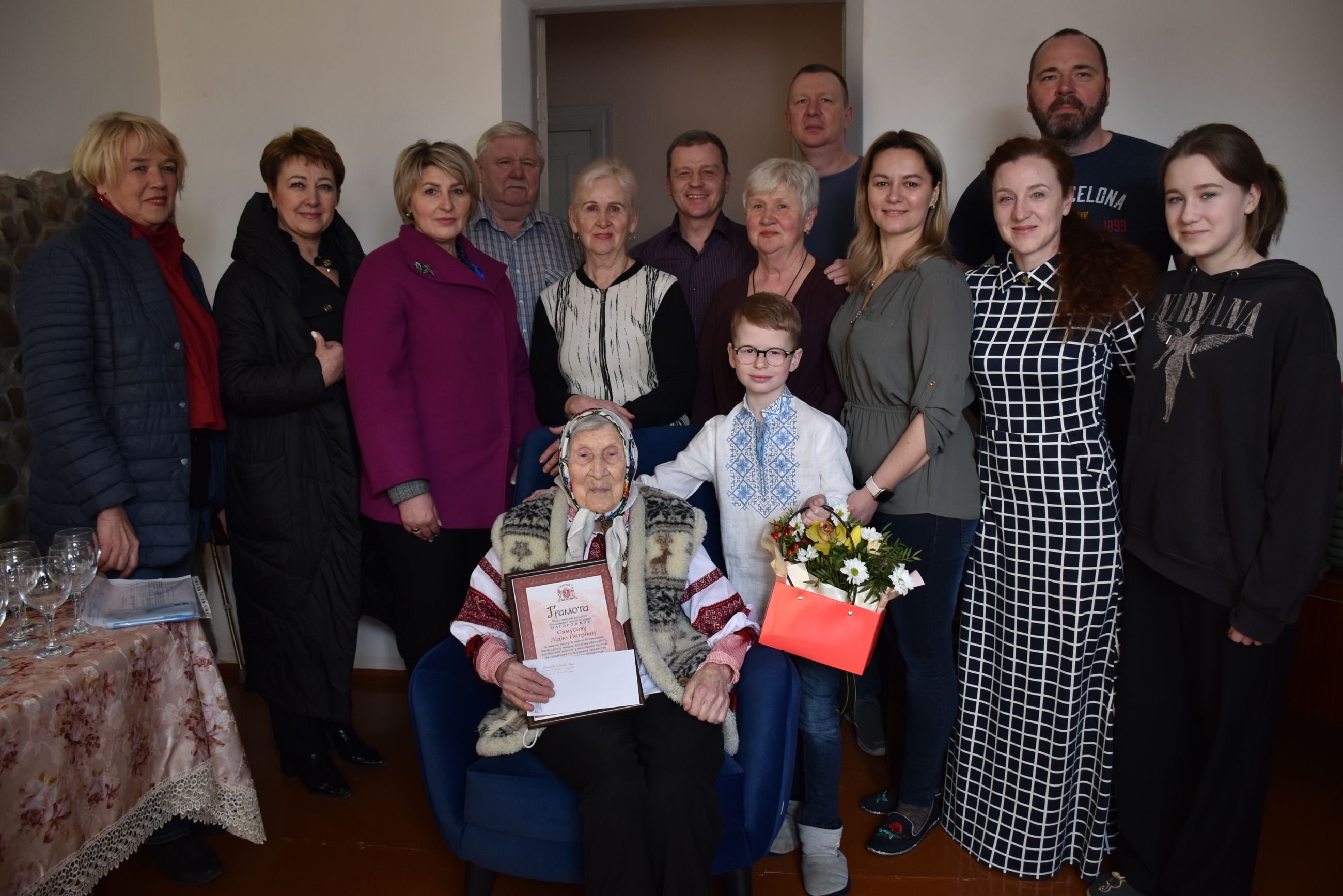 У Вінниці привітали 100-річну ювілярку, бабуся працює для перемоги