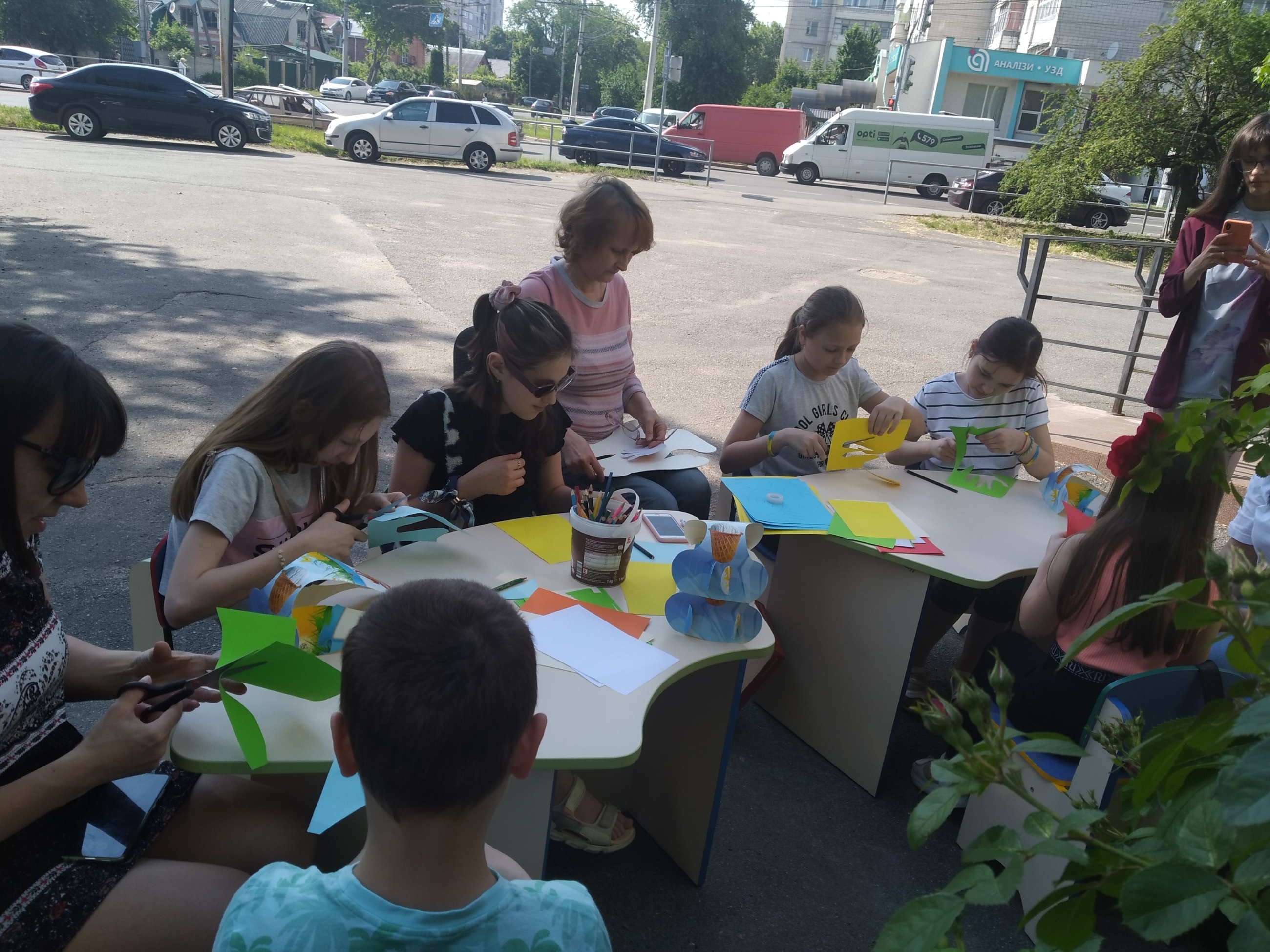 У Вінниці працює гурток для дітей, де можна створювати шедеври з паперу
