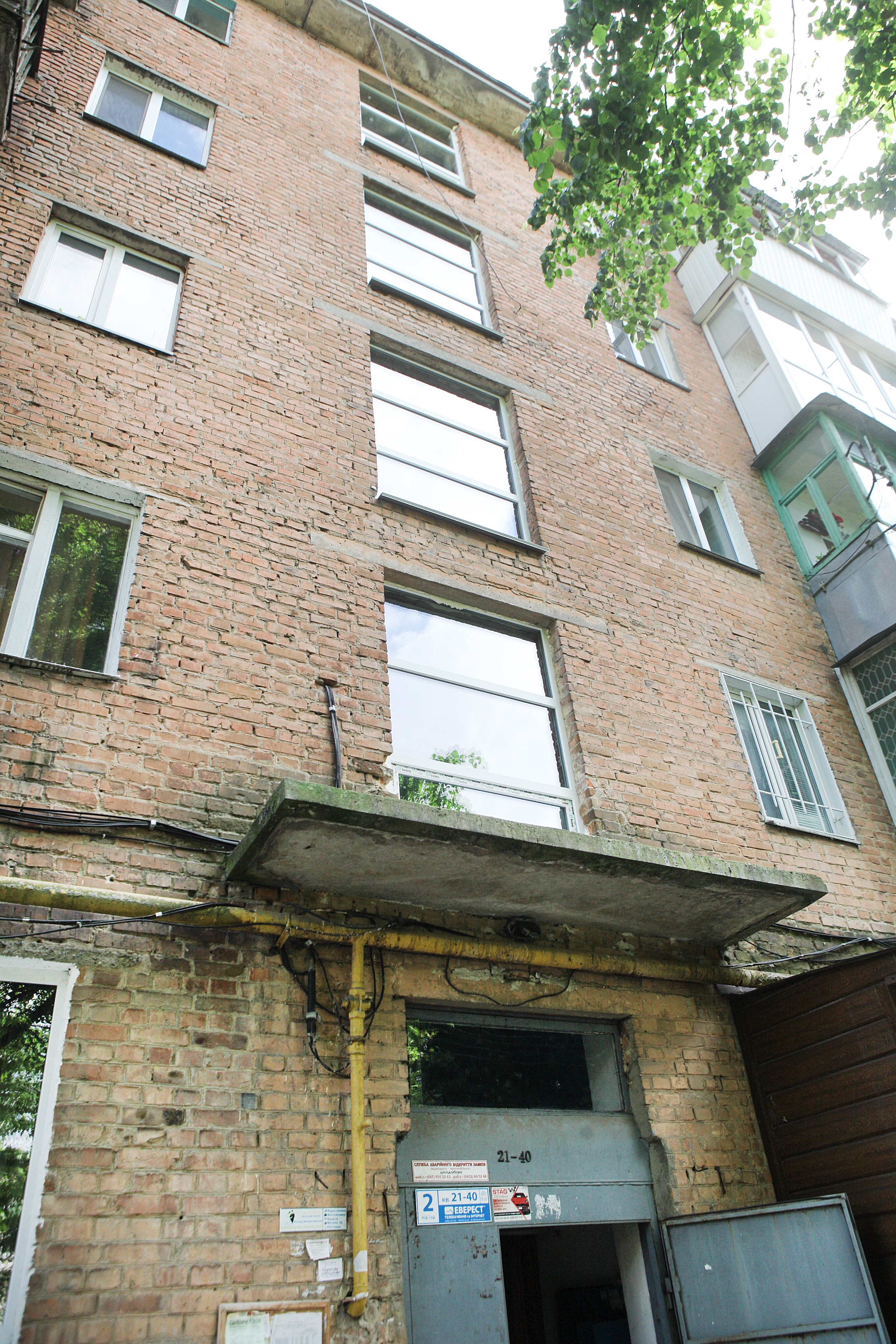 У Вінниці замінюють вікна у двох будинках на вулиці Антоновича