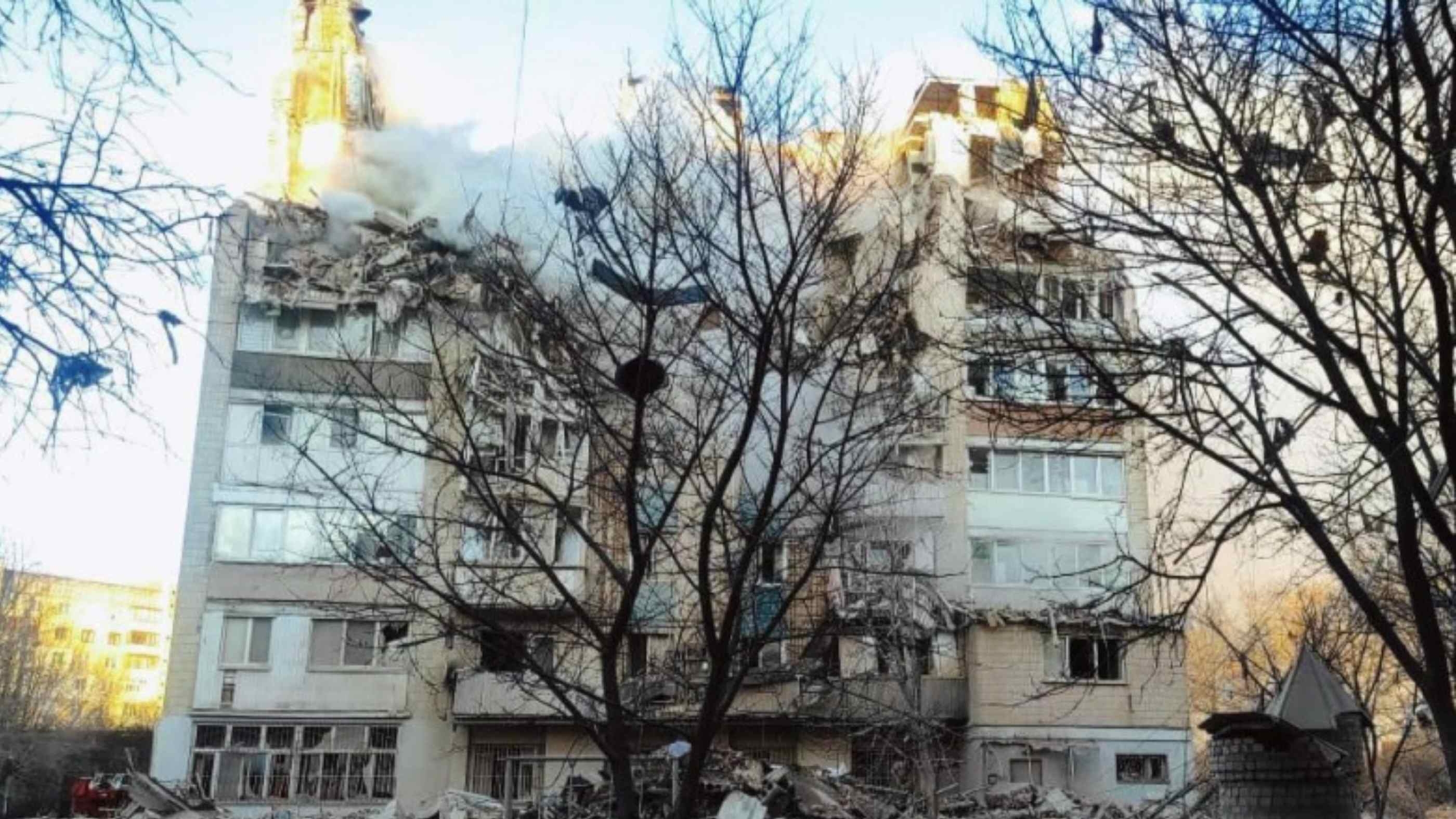 Вибухи у Львові, Бурштині, у Тернополі зруйнована висотка - загинули десять осіб