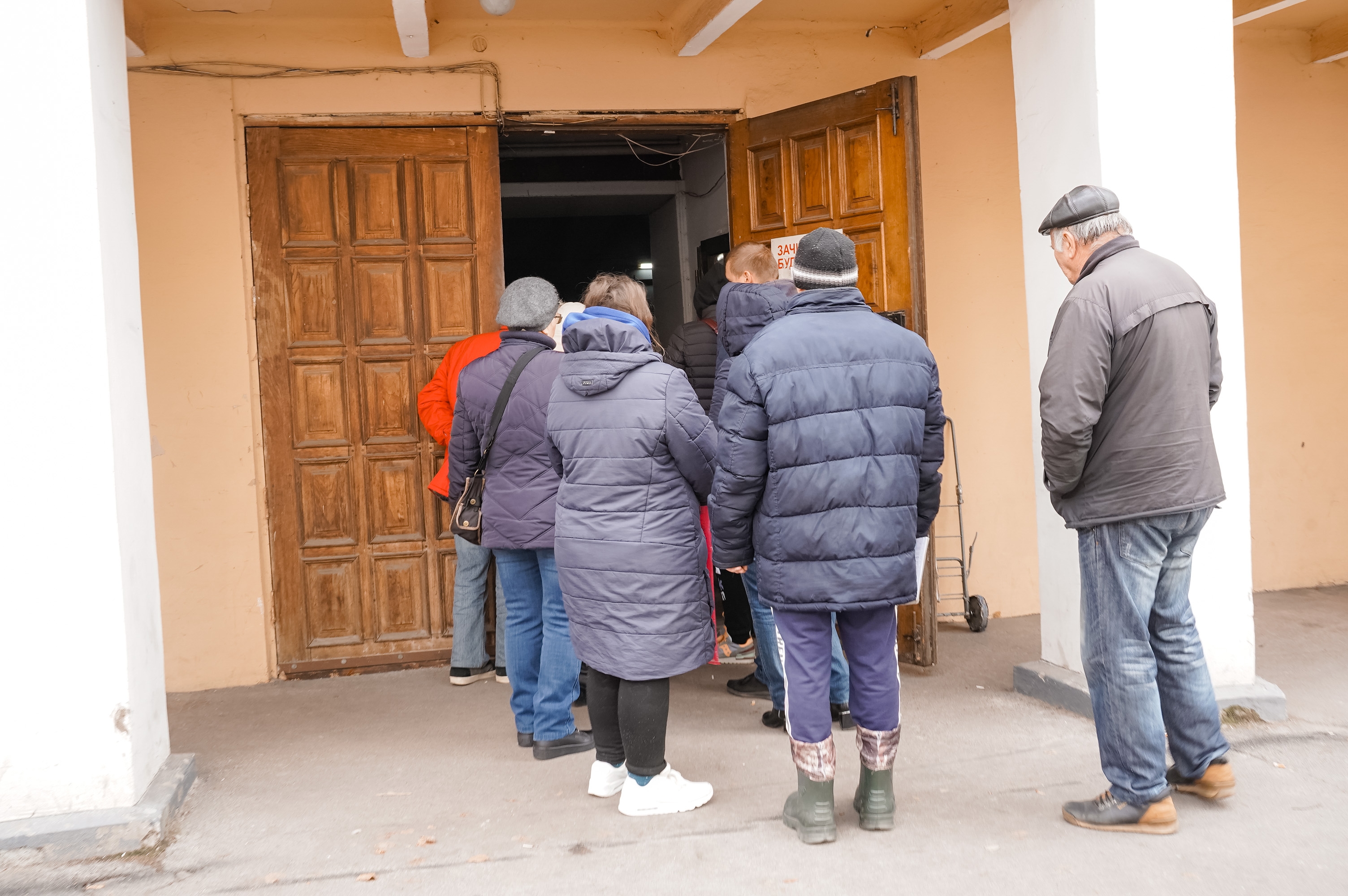 Багатодітним сім'ям переселенців у Вінниці почали видавати по 50 кг борошна