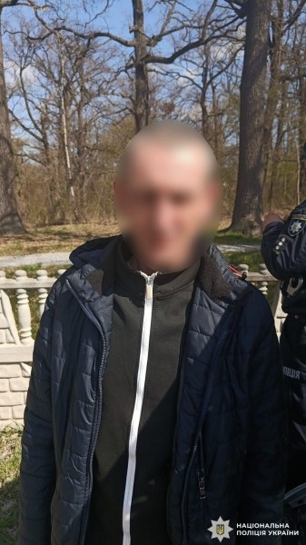 Два роки наруги: на Вінниччині затримали вітчима, який систематично ґвалтував малолітню падчерку