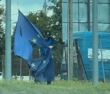 Поліцейські Вінниці з'ясували, хто пошкодив прапор Євросоюзу