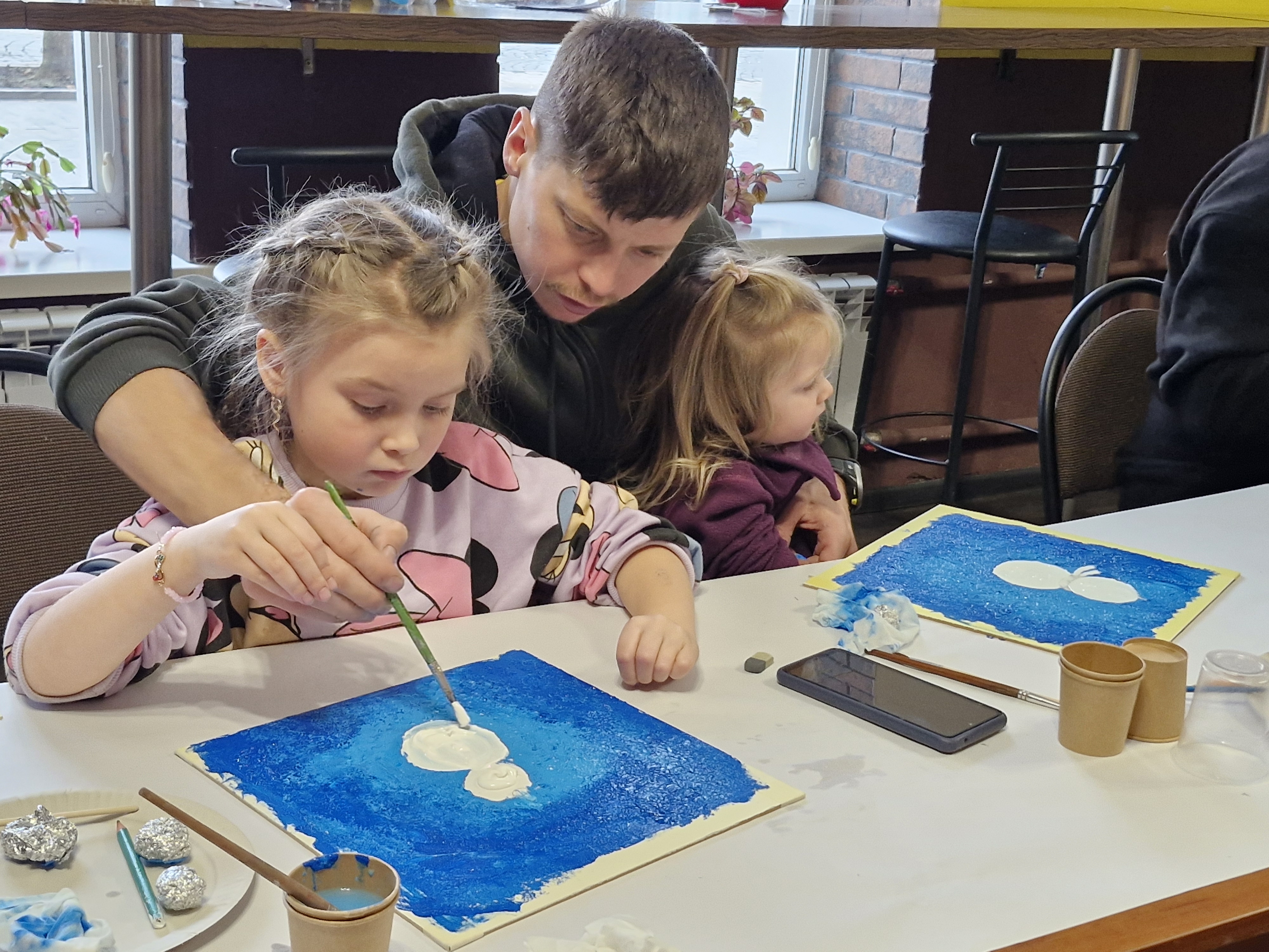 У Вінниці відбувся майстер-клас з малювання картин для татусів-ветеранів та їхніх дітей