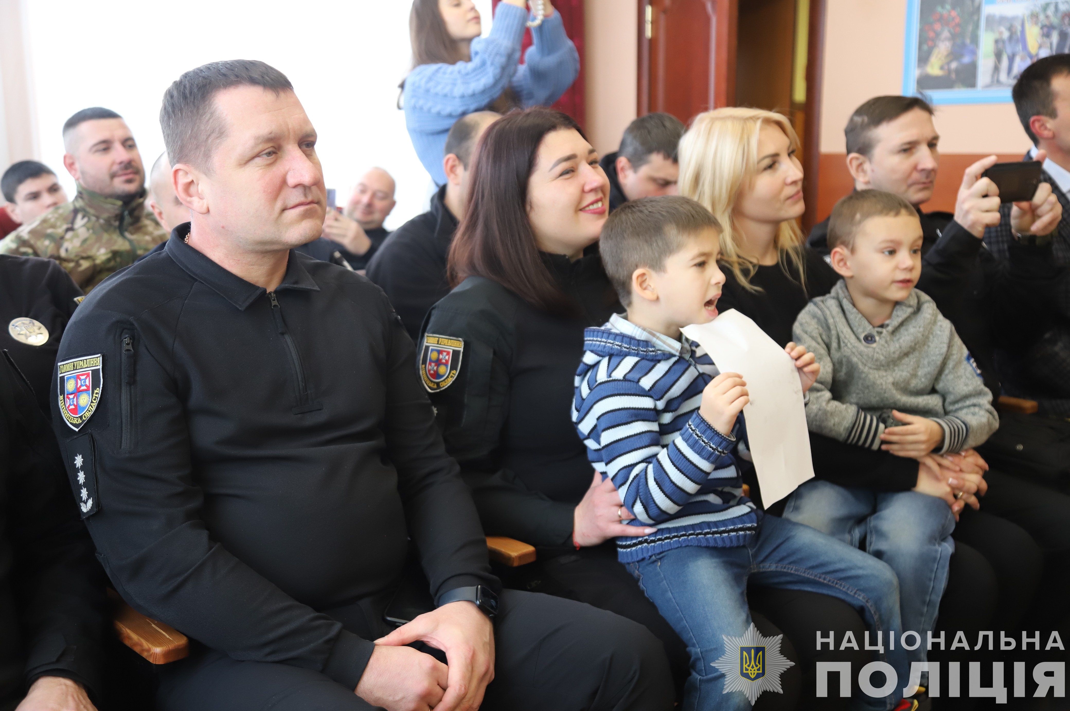 До дня Святого Миколая поліцейські привітали вихованців вінницького дитячого центру