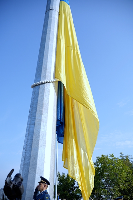 У Вінниці на Замковій горі урочисто підняли найбільший державний прапор в регіоні