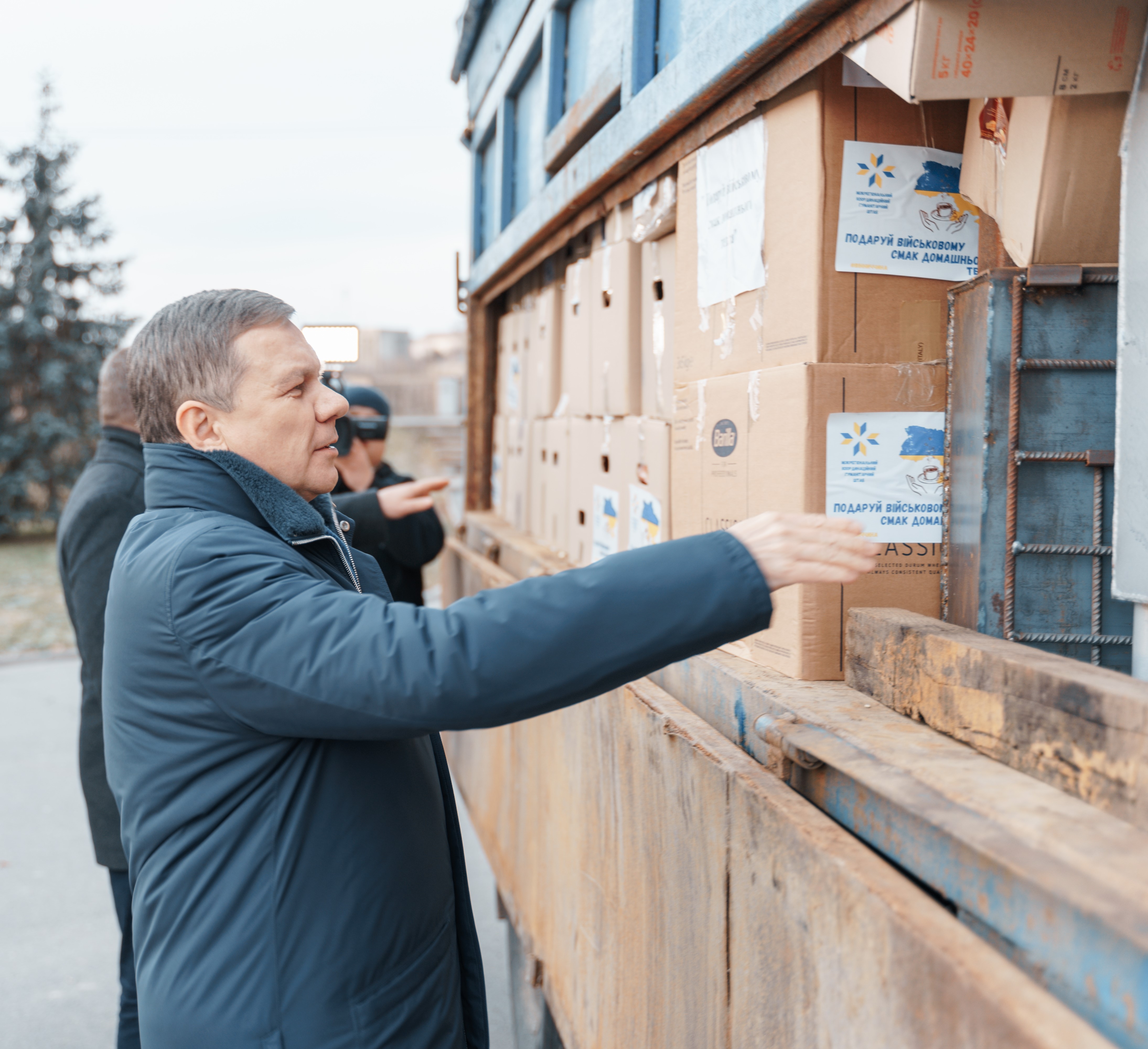 Вінницьким військовим відправили буржуйки, автівки, дрони та смаколики