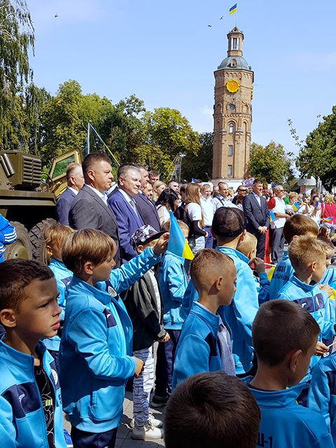 На виставці "На захисті Незалежності" вінничанам продемонстрували бронеавтомобіль "Отаман Петлюра"