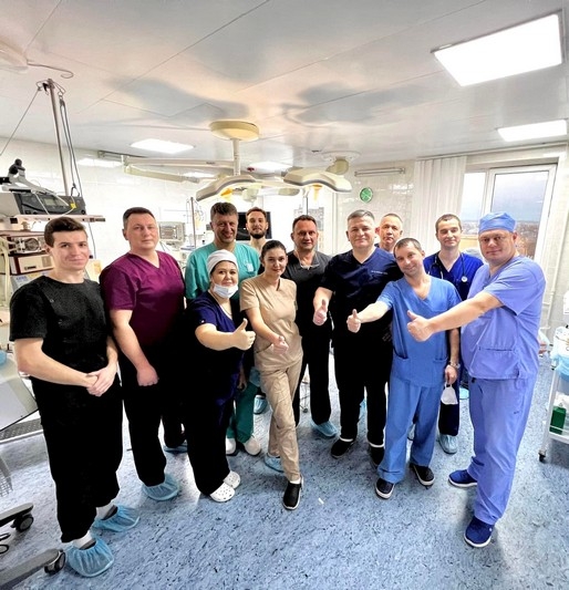 Мати віддала нирку синові у Вінниці вперше провели трансплантацію цього органу