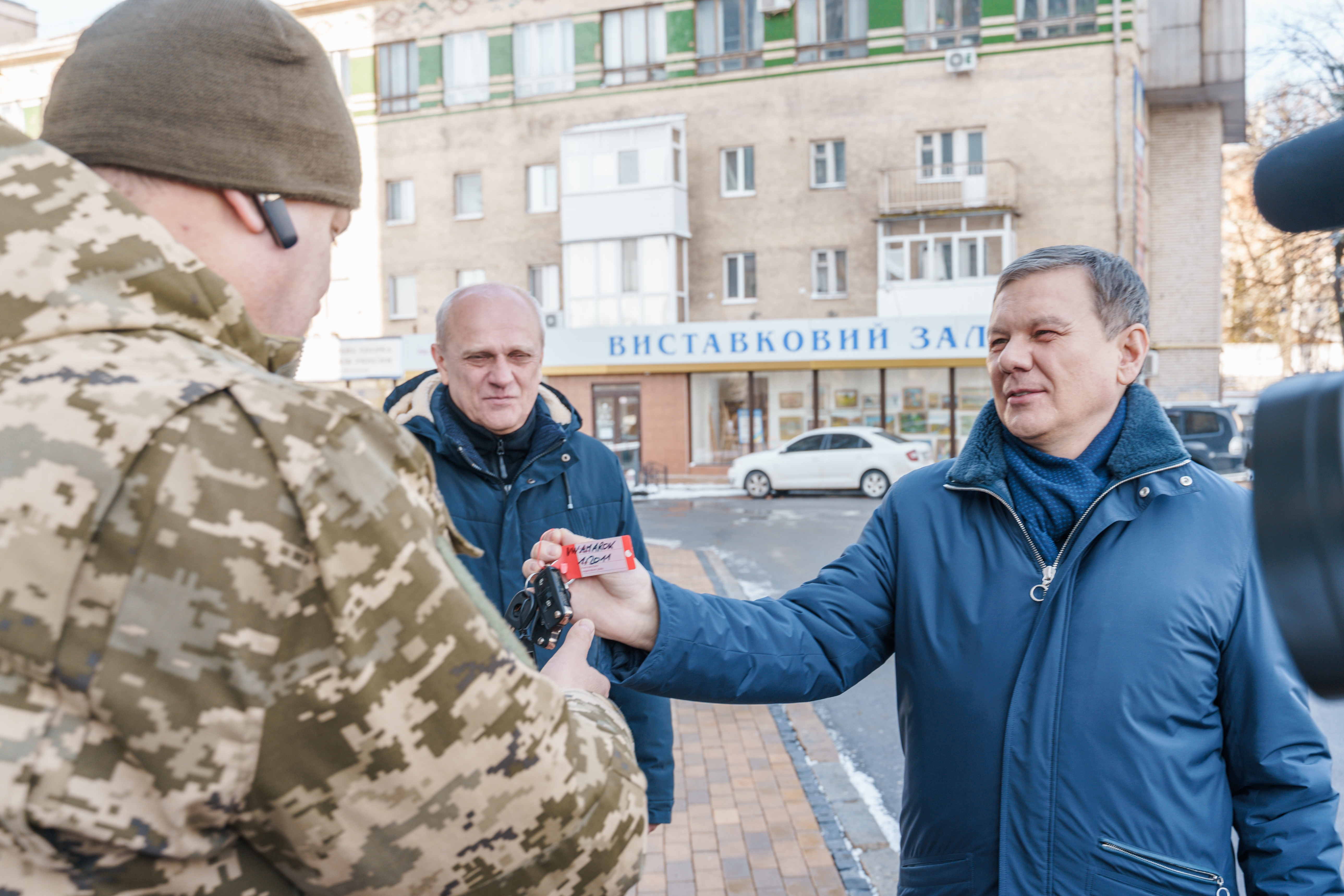 Мер Вінниці Сергій Моргунов передав автівку новоствореному військовому підрозділу