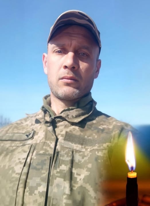 Тульчинська громада “живим коридором” зустрічає загиблого воїна-земляка