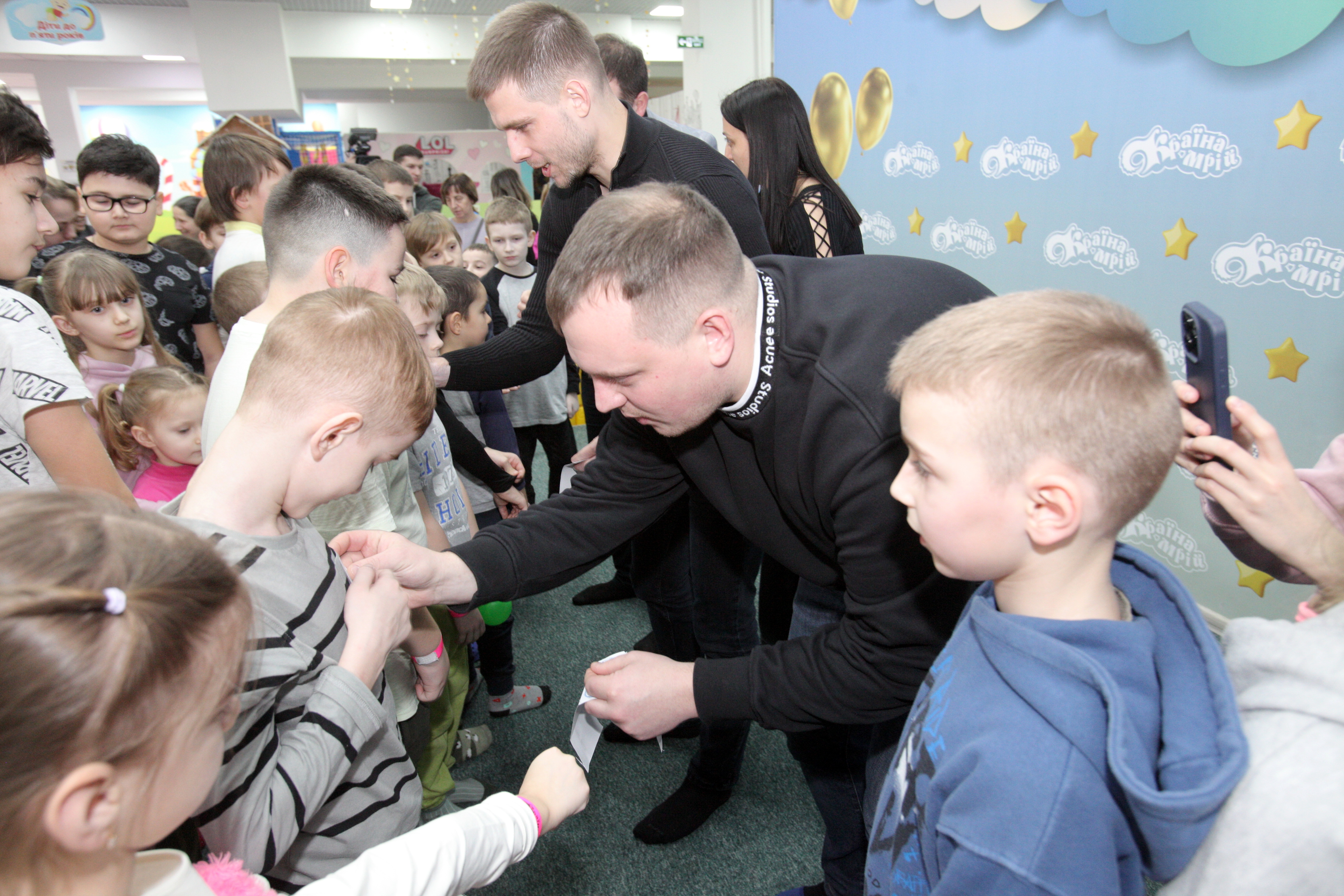 Гуманітарний штаб продовжує організовувати цікаве дозвілля для дітей Вінниці