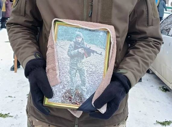 Томашпільська громада провела останньою земною дорогою 32-річного воїна