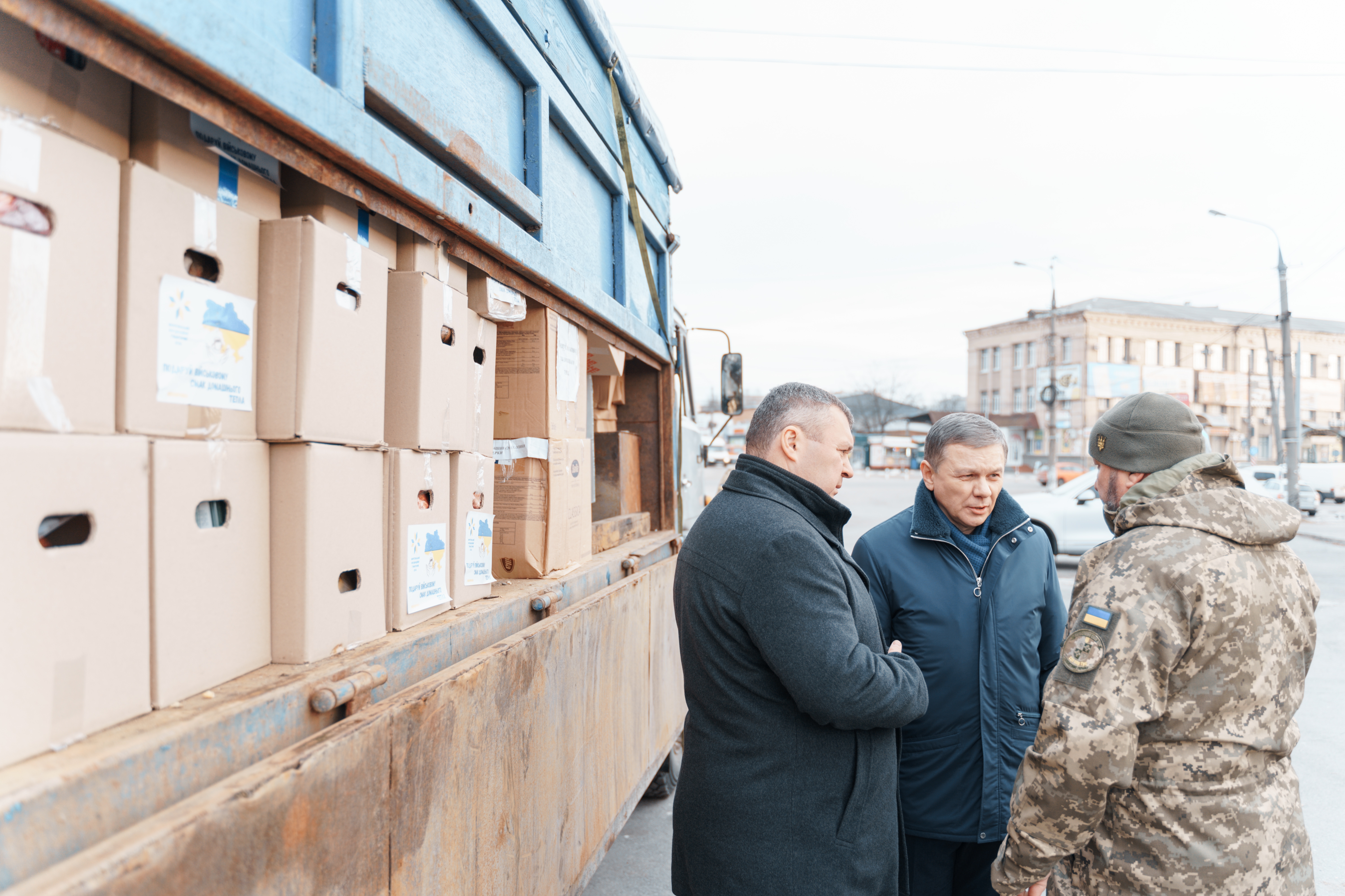 Вінницьким військовим відправили буржуйки, автівки, дрони та смаколики