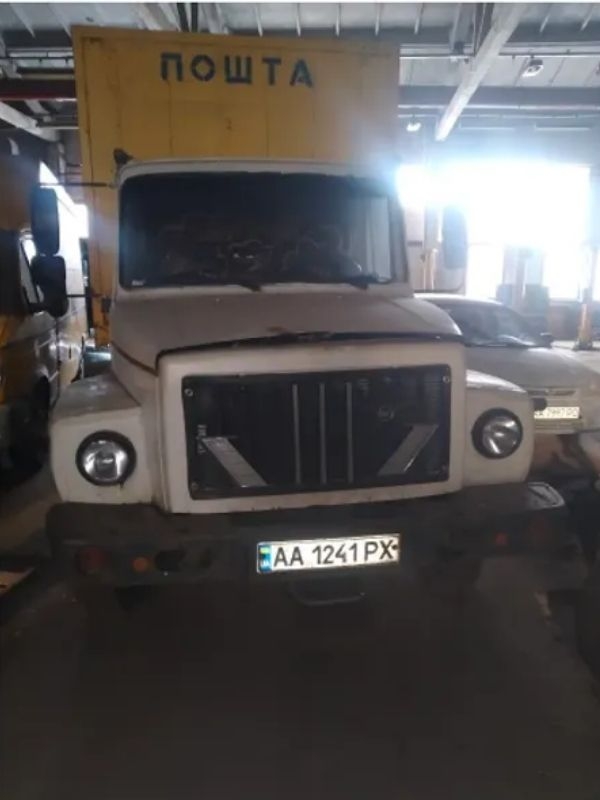 “Укрпошта” розпродає у Вінниці свій раритетний автопарк