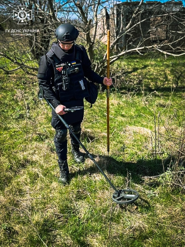 Як наймолодший сапер Вінниччини очищає землю від ворожих "сюрпризів"