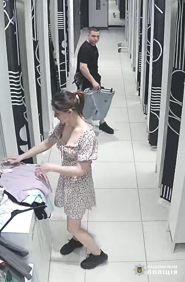 Поліція встановлює особи чоловіка та жінки, які обікрали магазин у Вінниці
