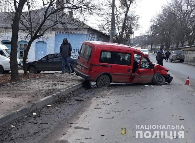 За добу через ДТП на дорогах Вінниччини на лікарняні ліжка потрапили четверо людей