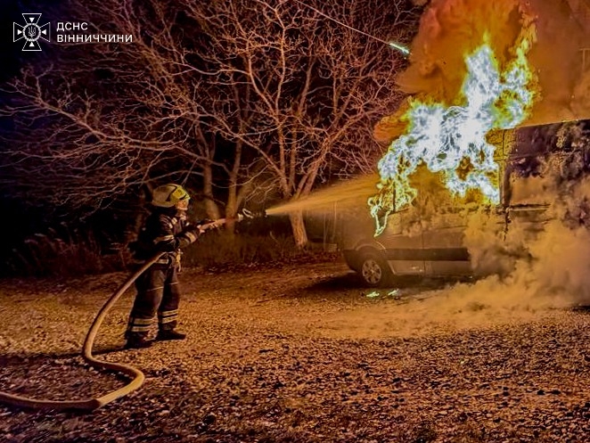 У Жмеринці горів будинок, а у Вінниці та Хмільнику - автомобілі