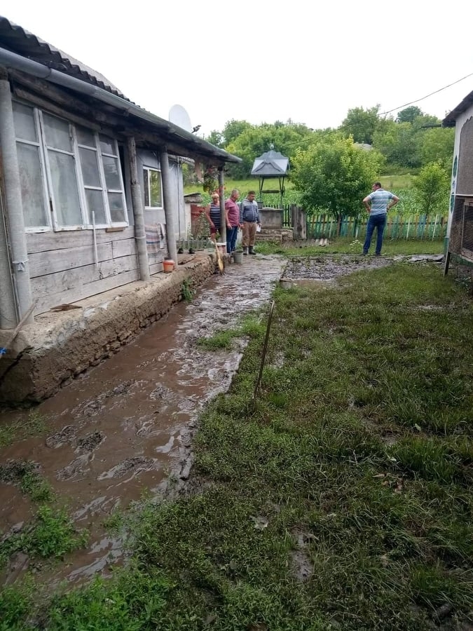 Підтоплені підвали та повалені дерева: наслідки негоди на Вінниччині