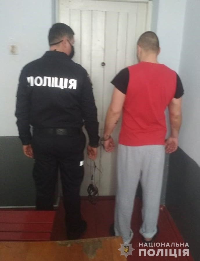 У Могилеві-Подільському затримали озброєного нетверезого хулігана