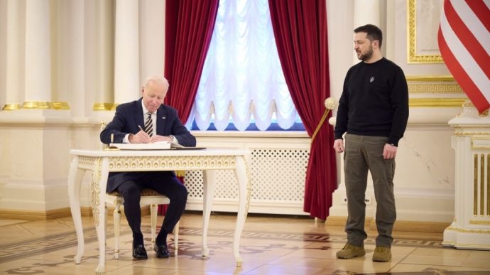 Президент США Байден приїхав із неоголошеним візитом до Києва