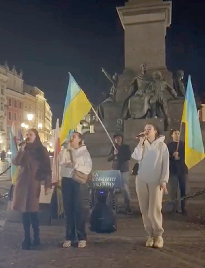 Калинівчанки виступили на вечорі української культури у Парижі