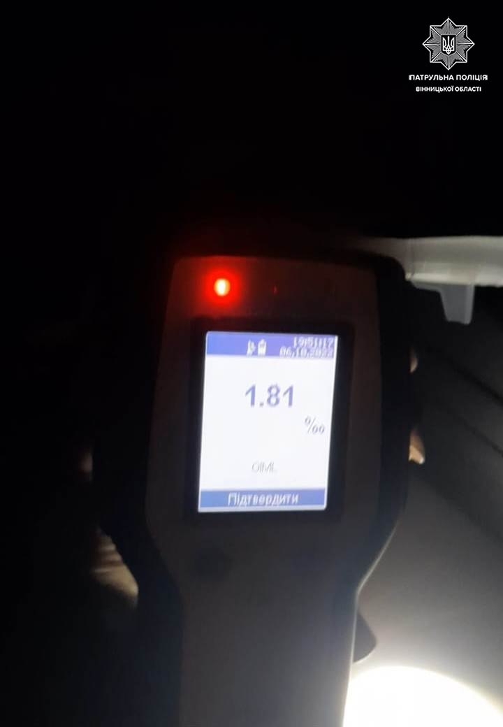 У Вінниці на Привокзальній п'яний водій ВАЗу влетів у припаркований DAF