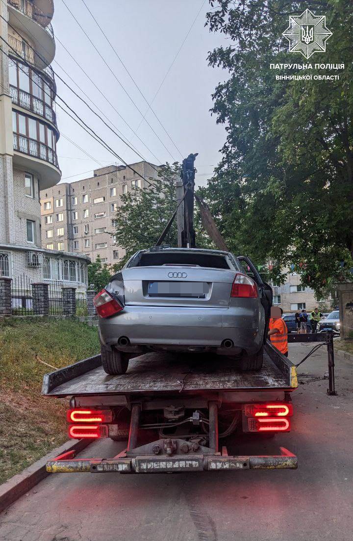 У Вінниці п'яний водій протаранив припаркований Hyundai, а той влетів у Renault