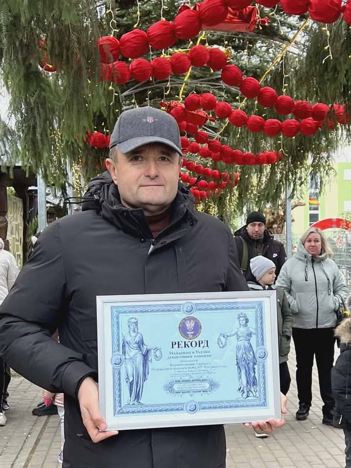 У Вінниці встановили рекорд найдовшого в Україні декоративного намиста