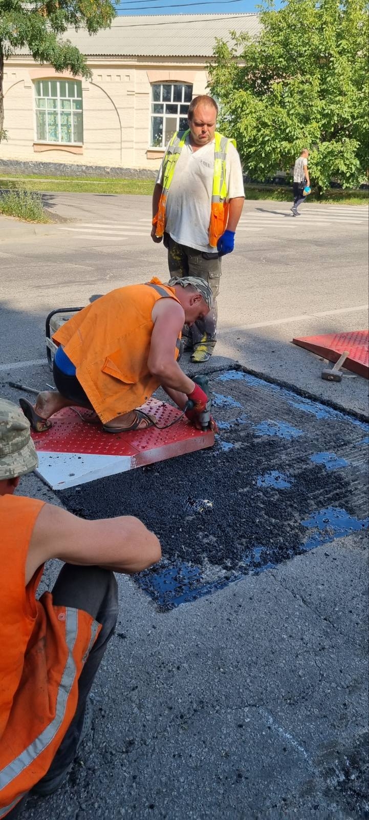 У Вінниці облаштували перші "берлінські подушки" на дорозі