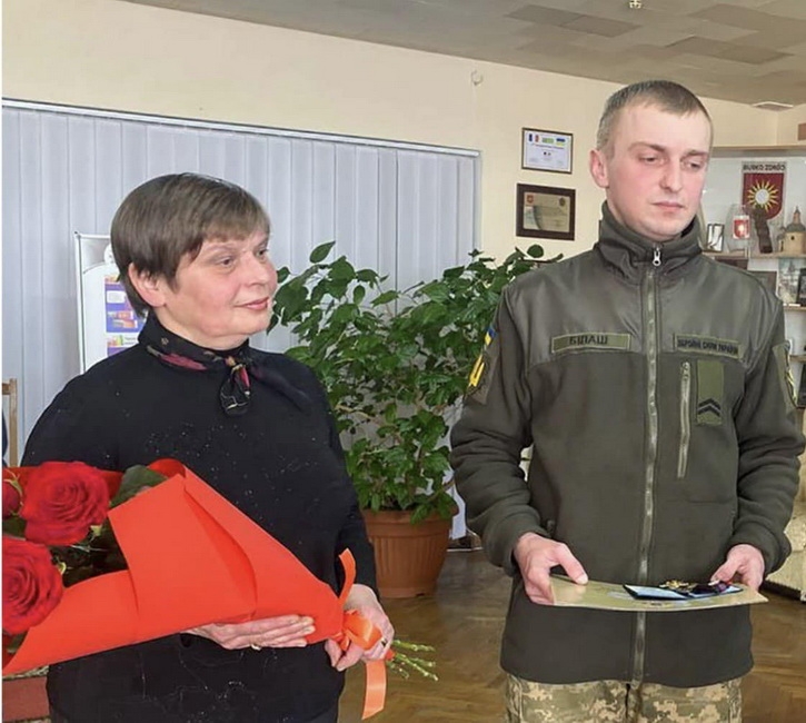 Військовий з Хмільна отримав почесну нагороду - "Золотий хрест"
