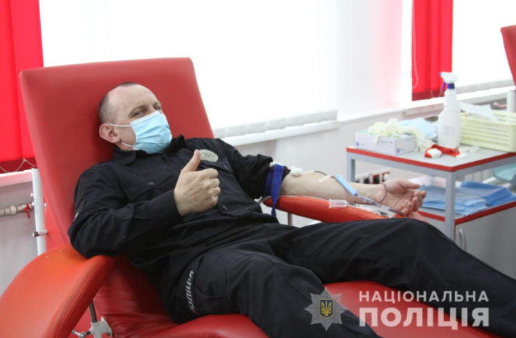 Вінницькі поліцейські поповнили банк крові та плазми