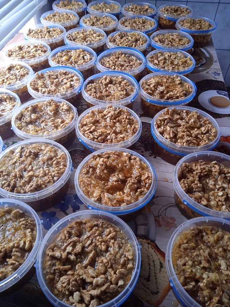 З курагою та арахісом - вітамінні набори для військових готують на Калинівщині