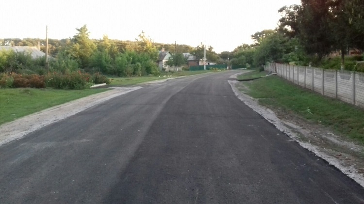У Калинівській громаді заасфальтували ще 1,5 км нової дороги