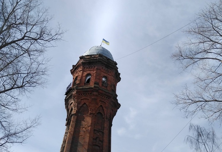 На водонапірній вежі у Корделівці замайорів синьо-жовтий прапор