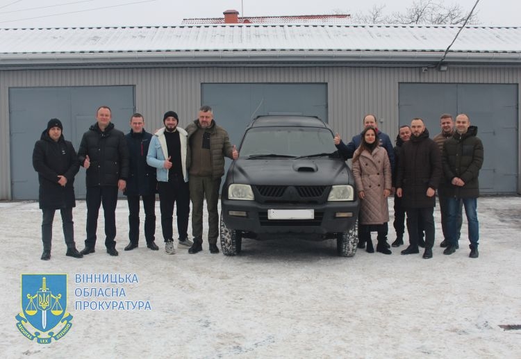 Вінницька обласна прокуратура передала на фронт чергове авто