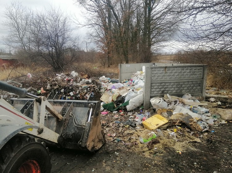 Під Вінницею ліквідували сміттєзвалище, яке облаштували дачники