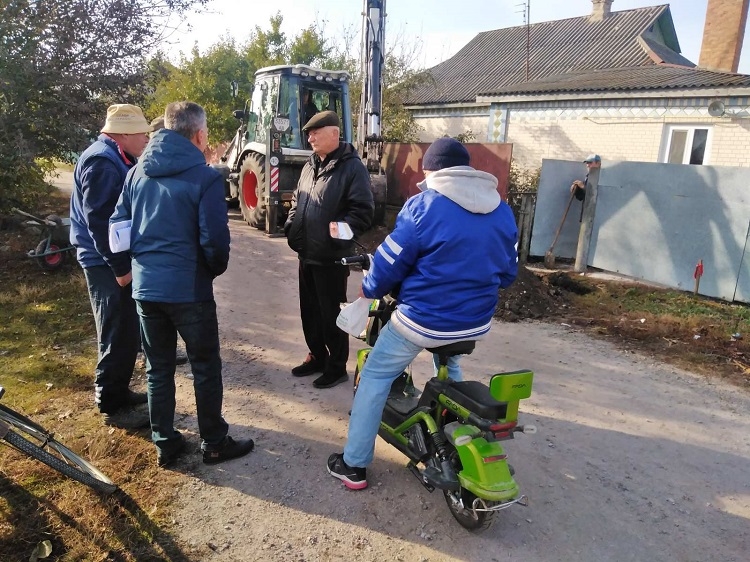 У Корделівці будують новий водогін, бо ситуація з водопостачанням катастрофічна