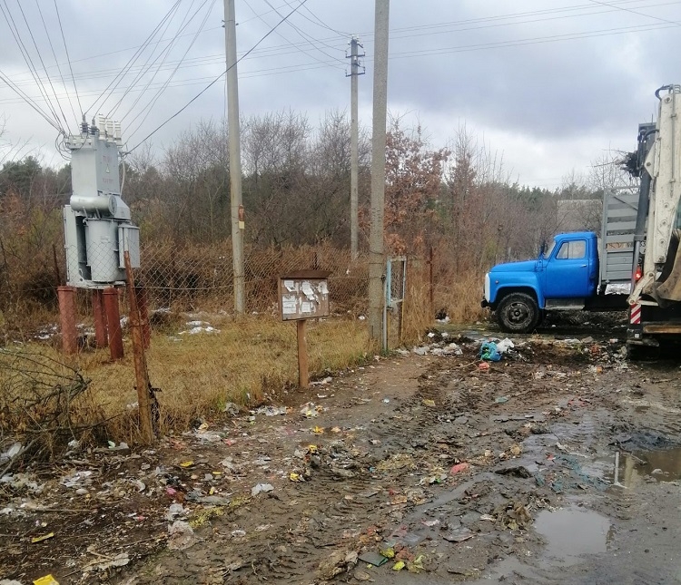 Під Вінницею ліквідували сміттєзвалище, яке облаштували дачники