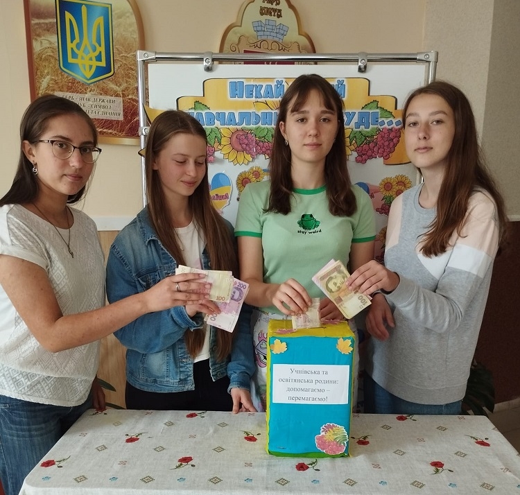 На Калинівщині замість квітів на День знань зібрали 90 тис. грн для ЗСУ