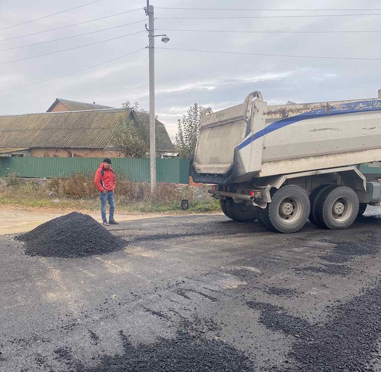 У Сальнику побудували майже два кілометри нової асфальтованої дороги