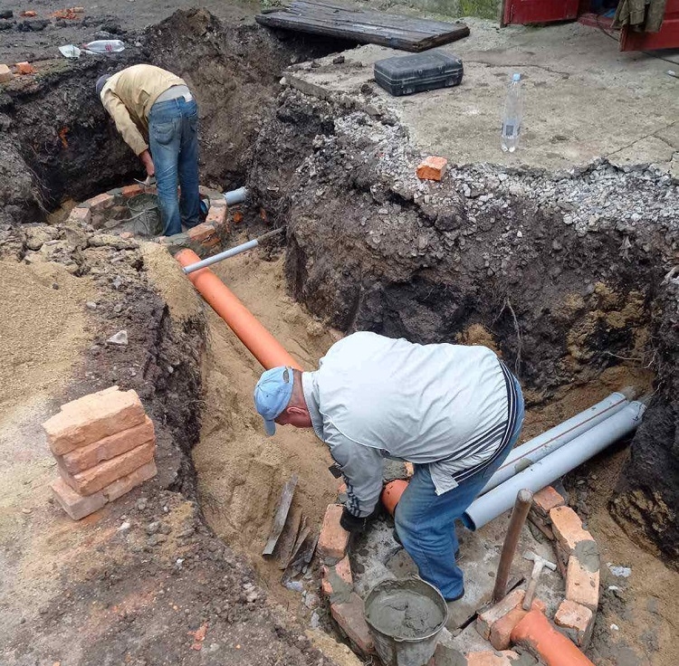 У Калинівці міняють системи водопостачання та водовідведення до житлових будинків