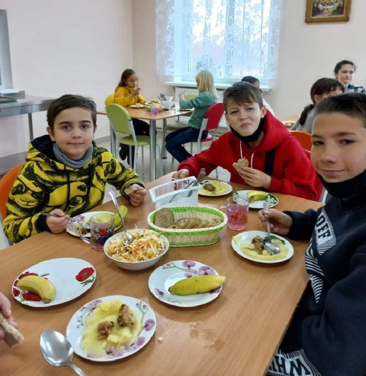 У Калинівській громаді безплатно годуватимуть дітей захисників України 