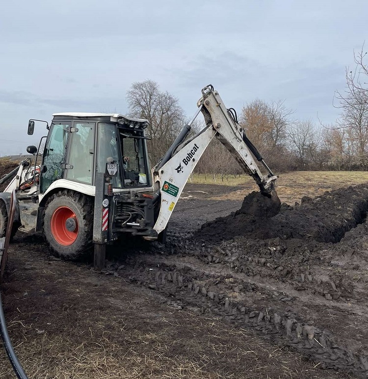 У селищі Рівнинне в Калинівській громаді почали будувати водогін