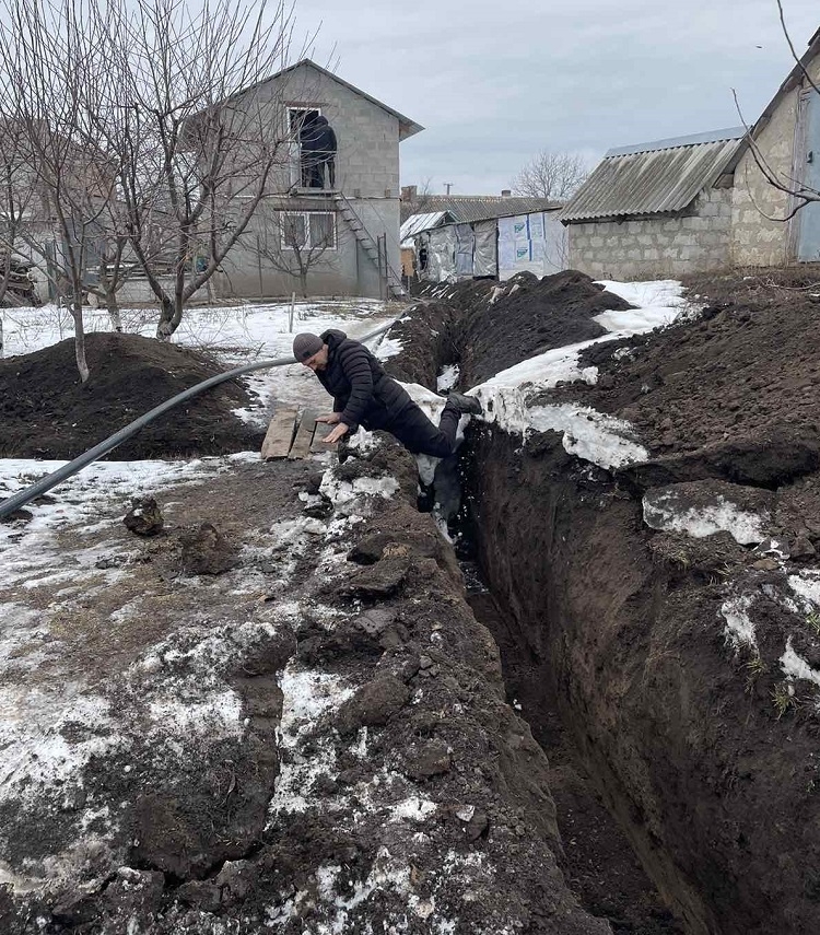 У селищі Рівнинне в Калинівській громаді почали будувати водогін